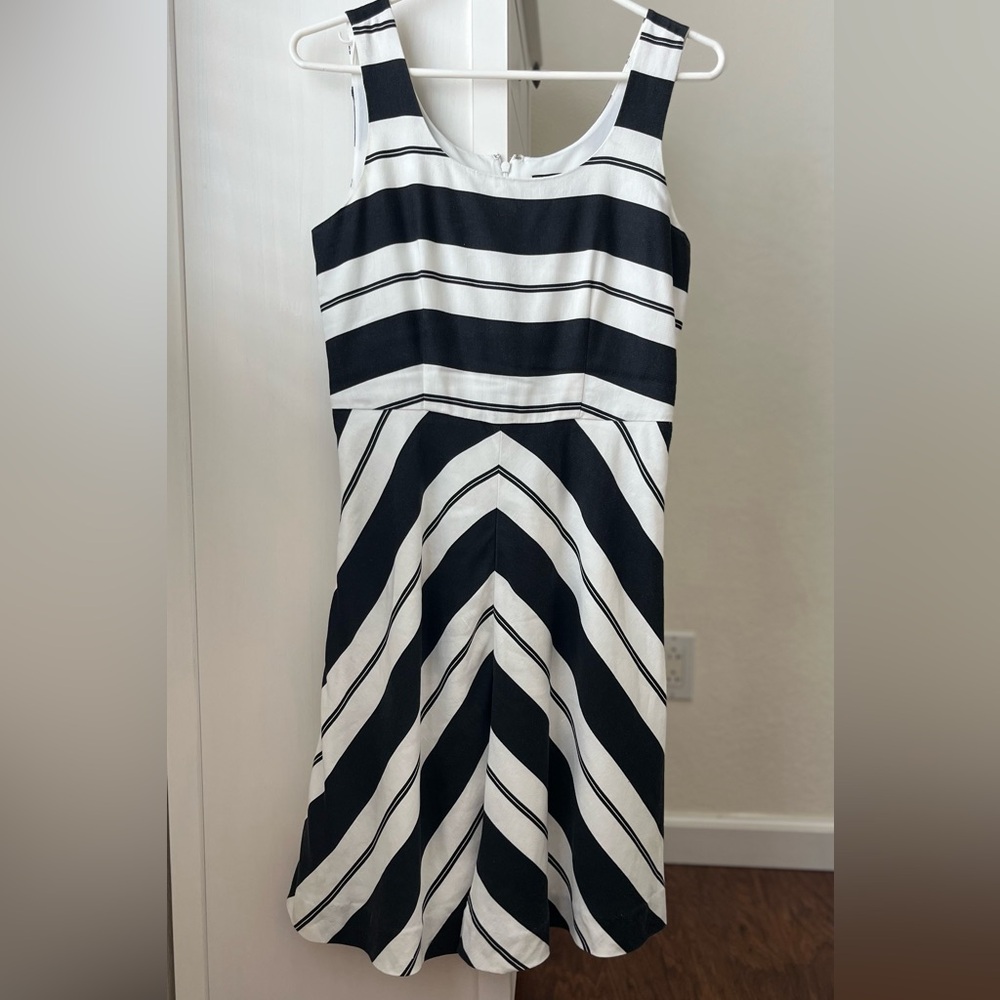Ann Taylor black and white stripe form-fitting scoop neck dress, Size 0